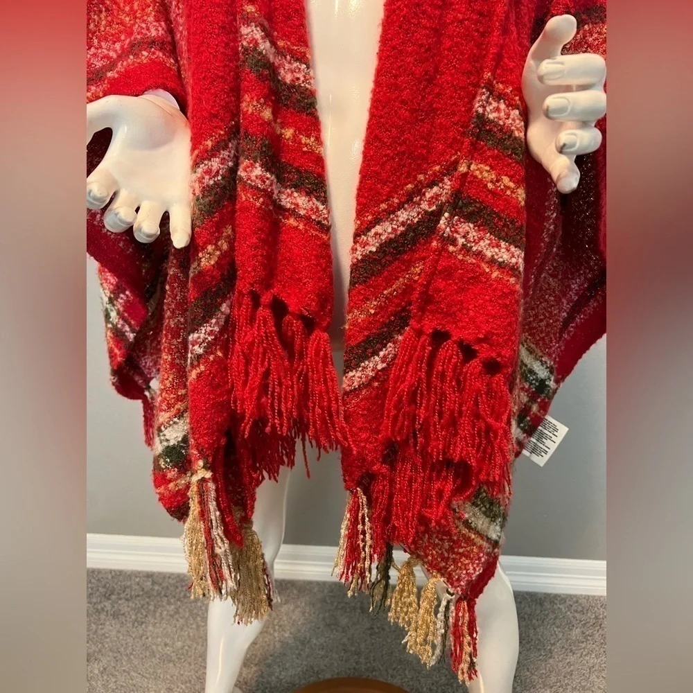 NWT SIMPLY NOELLE Red Hooded Shawl Poncho Wrap